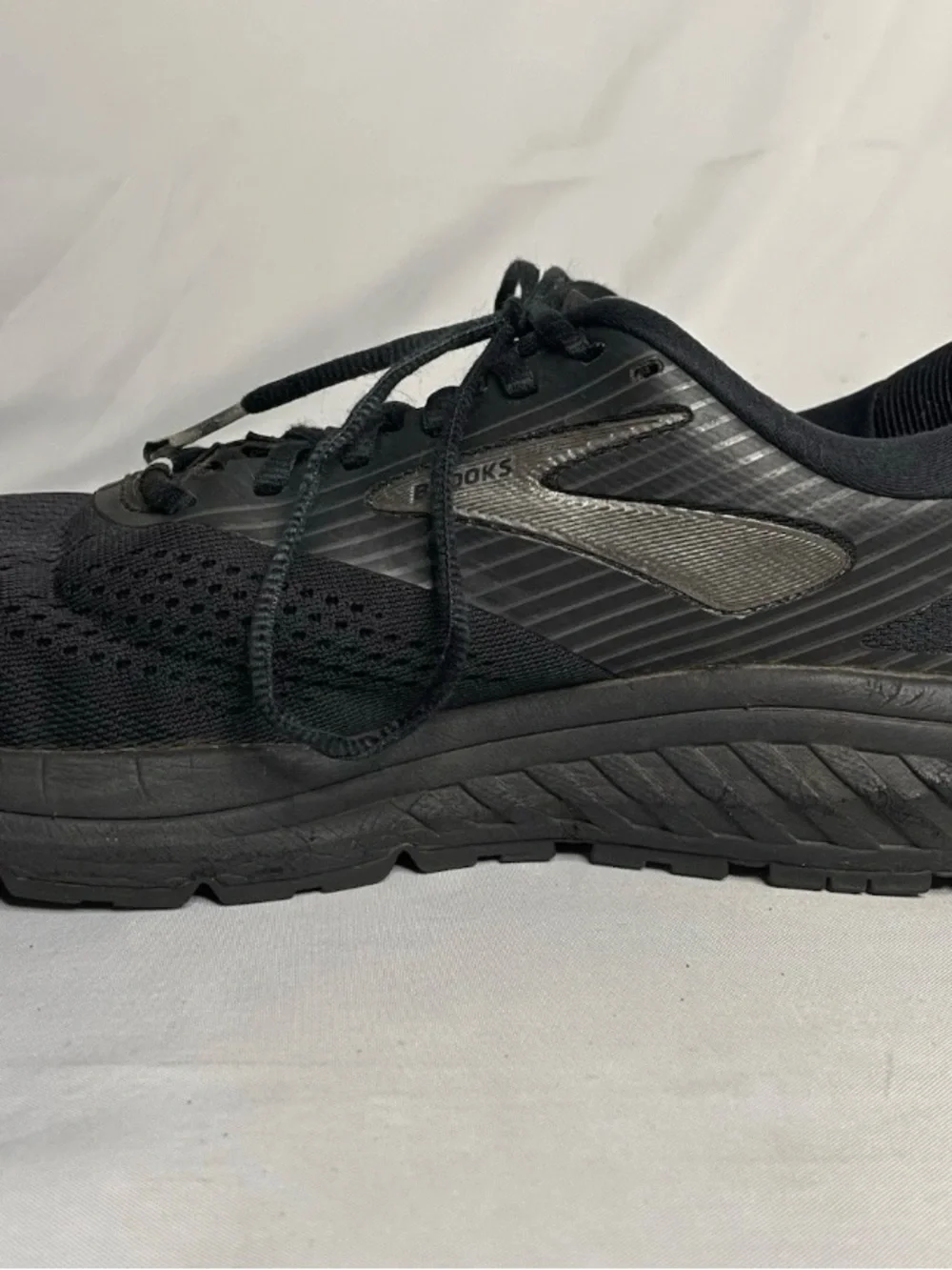BROOKS Addiction 14 Black Athletic Running Walking Shoes Men's Size 9/42.5